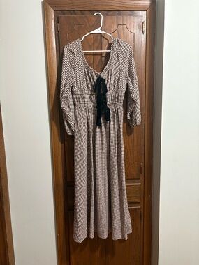 Adorable brown gingham sress